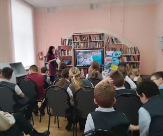 В Зарайской центральной библиотеке для учащихся гимназии № 2 прошел патриотический час «Крым в истории России».